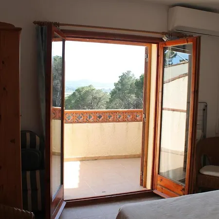 House With 3 Bedrooms Holiday home *