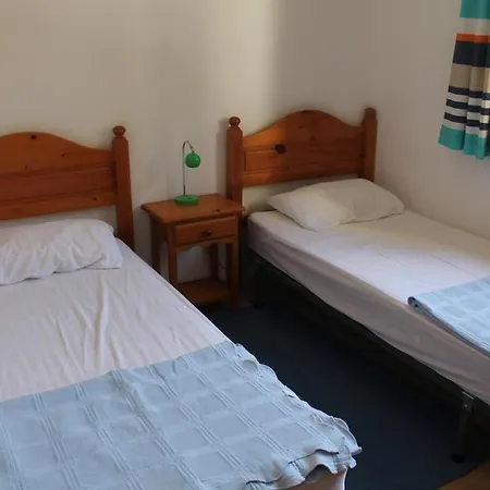 House With 3 Bedrooms *